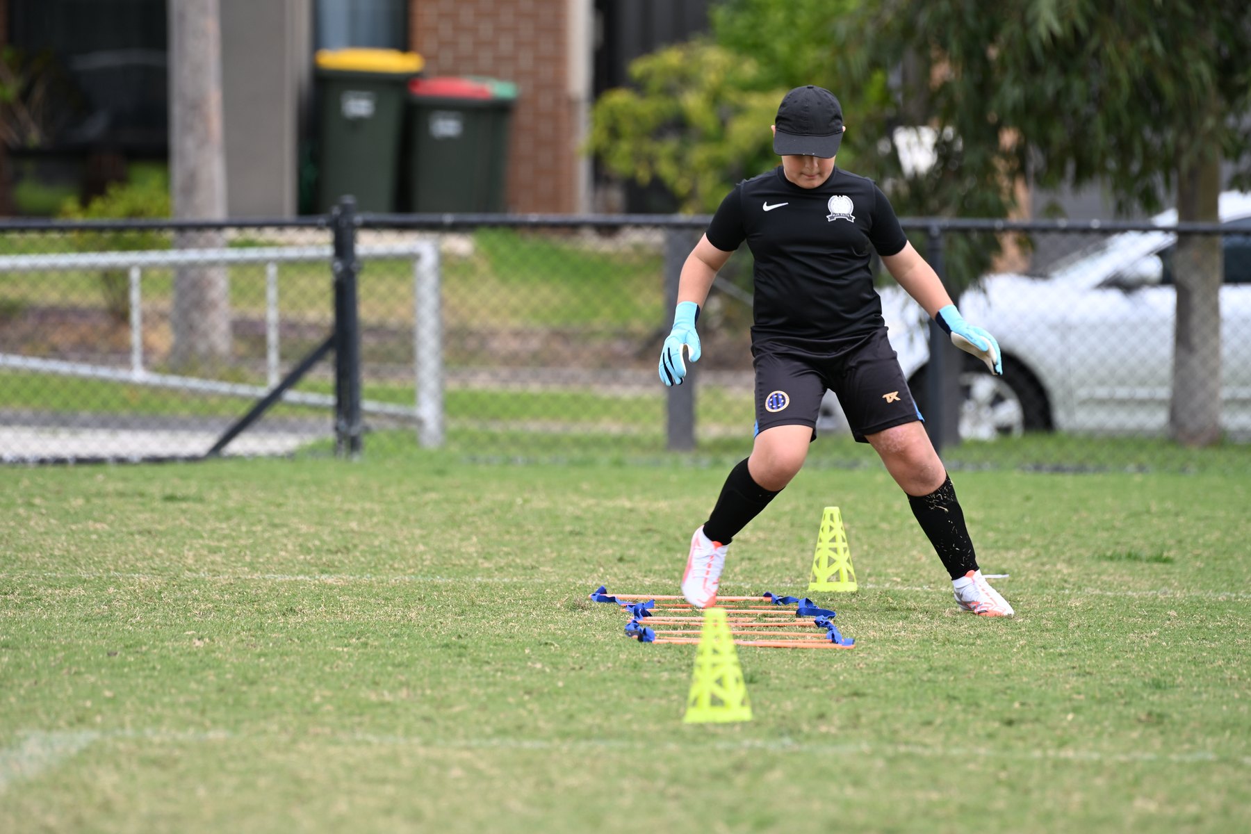 Keeper between cones
